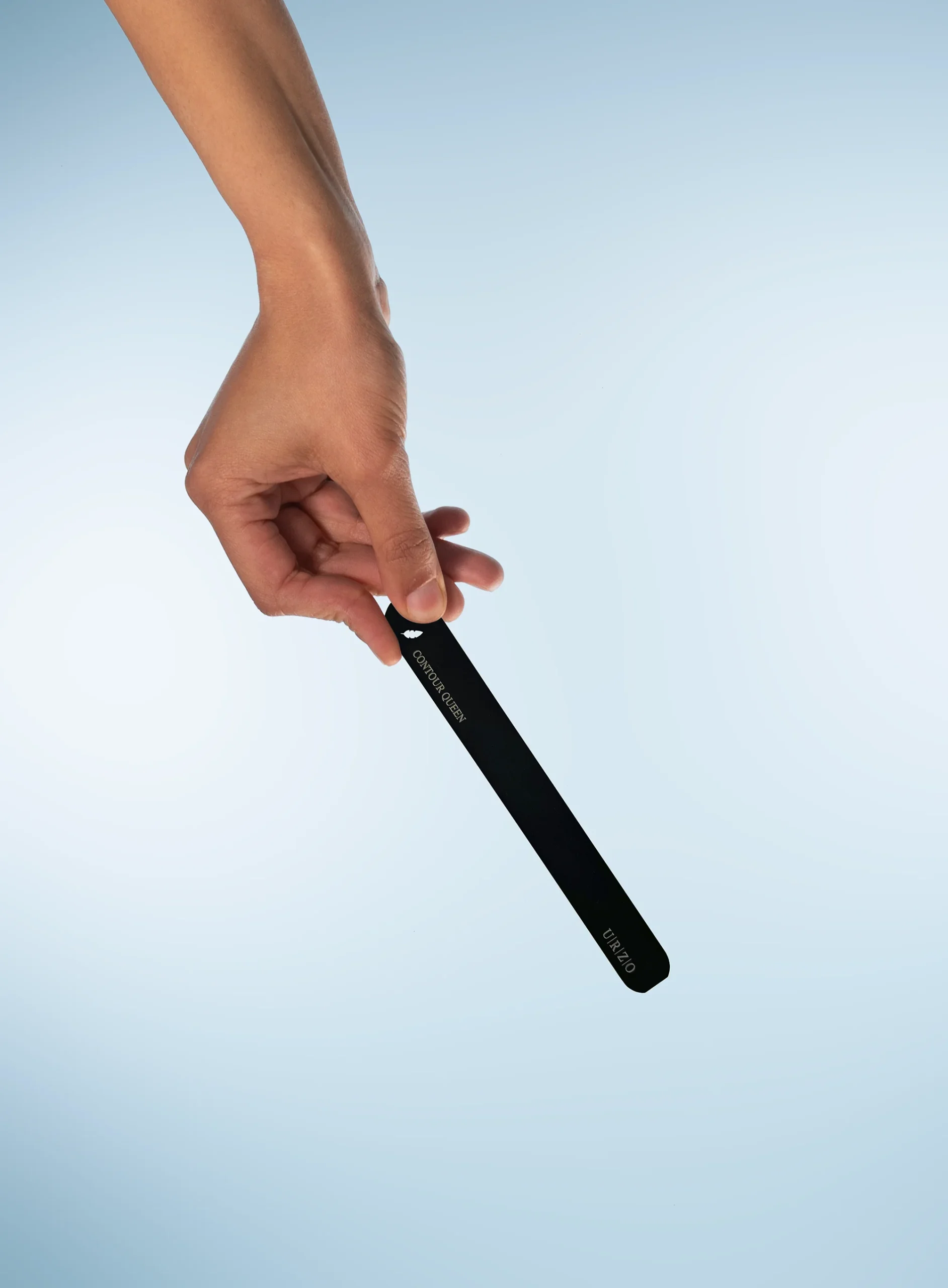 Black AeroTitan base in the hand