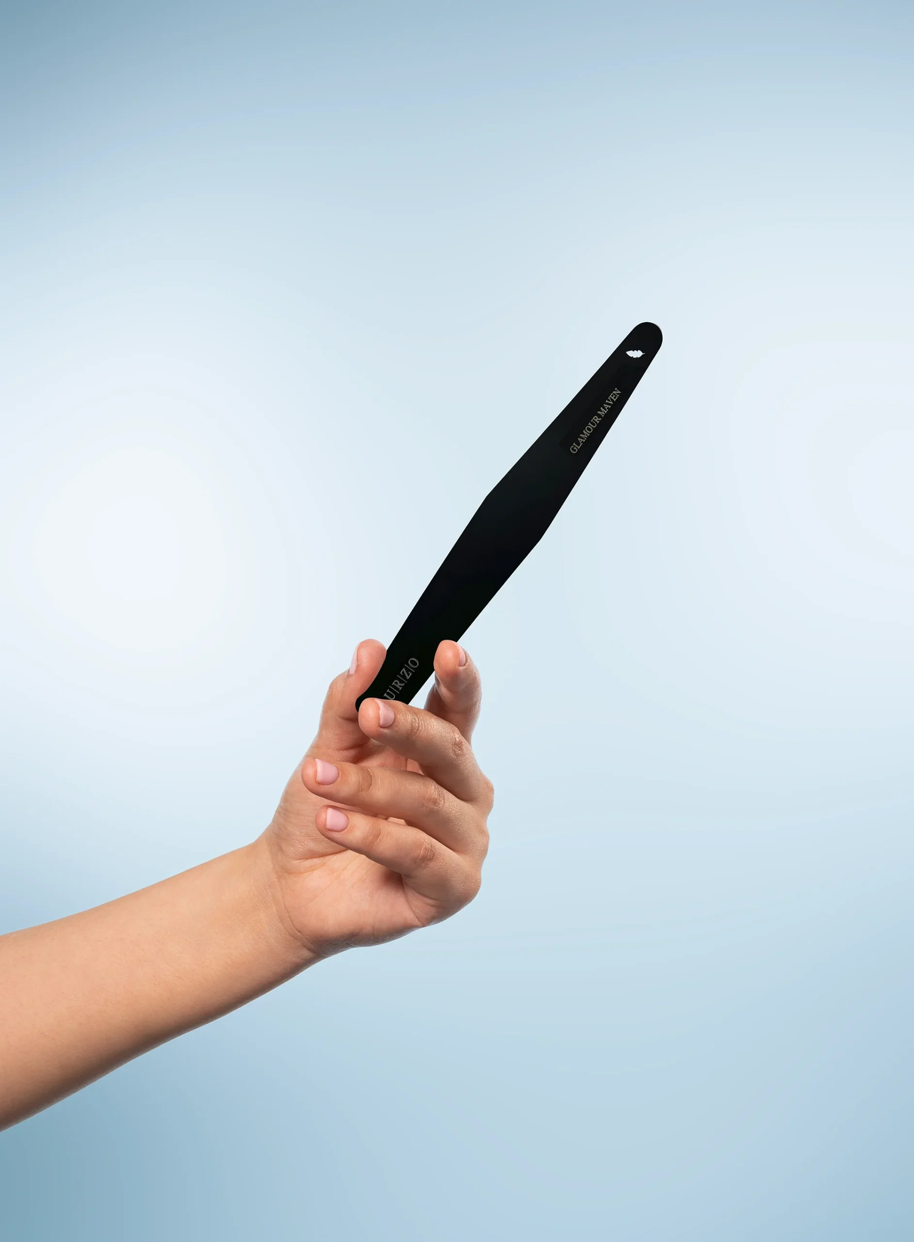 Black AeroTitan base in the hand